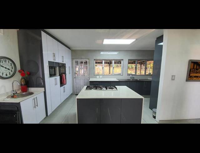 5 BEDROOM HOUSE FOR SALE IN EVEREST HEIGHTS